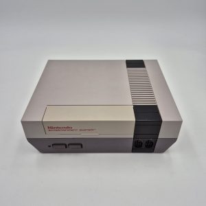 Nintendo NES met aansluitmateriaal licht verkleurd