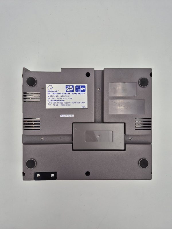 Nintendo NES met aansluitmateriaal licht verkleurd - Afbeelding 3